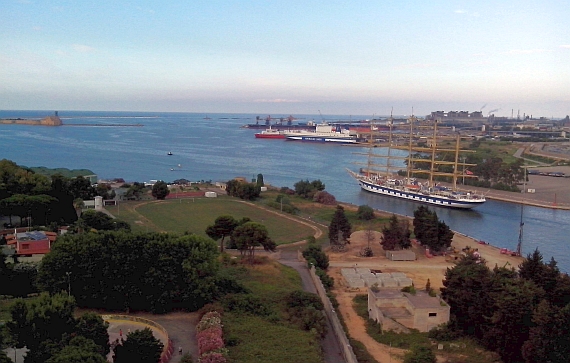 Brindisi, il canale di ingresso al porto interno, detto Canale Pigonati