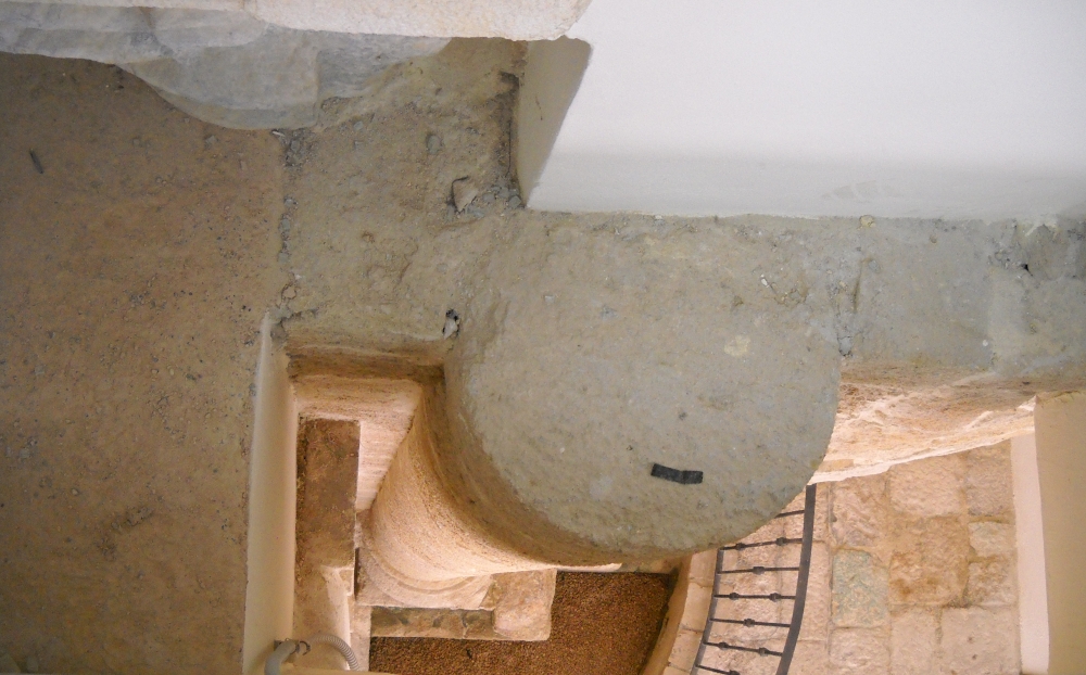 Casa del Turista. Colonna interna