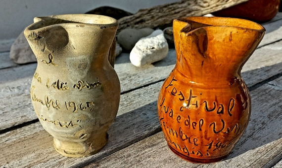 e brocche dell'edizione 1965 e '66 del Festival del vino e dell'uva (ph. Antonio Lavino)