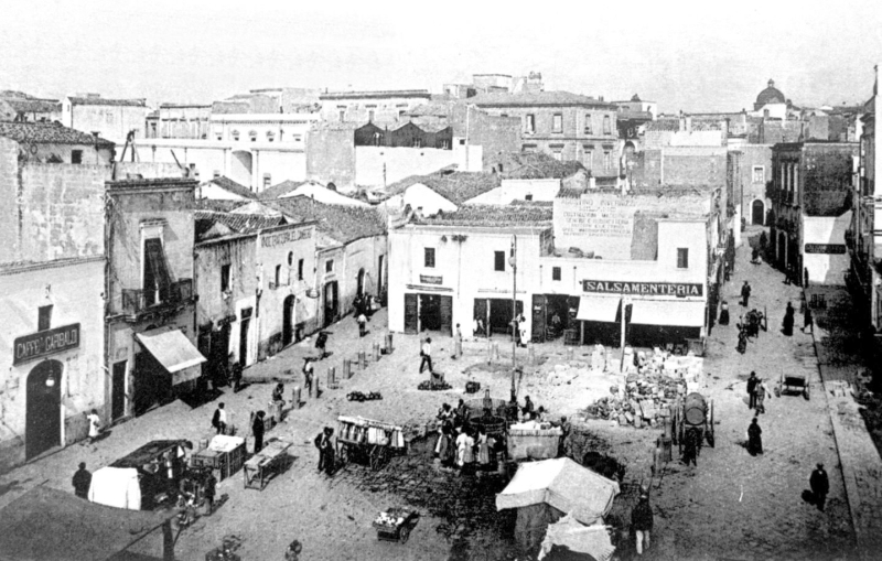Piazza Fontana o Mercato (oggi piazza della Vittoria) nel 1908