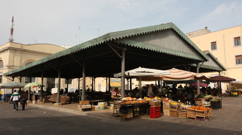 Piazza Mercato con i due padiglioni in stile Liberty (2012)