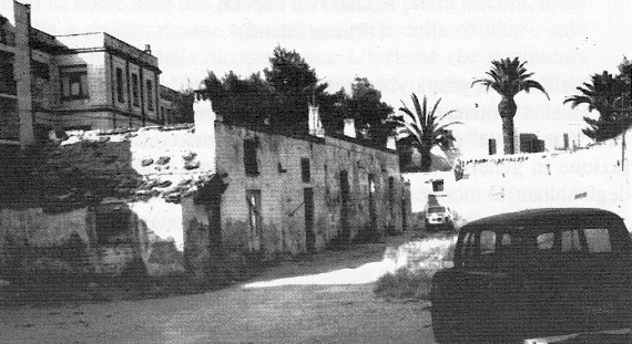 Brindisi, via Montegrappa. Le casupole conosciute come Puzzu Fitenti (ph. G. Catanzaro(2))