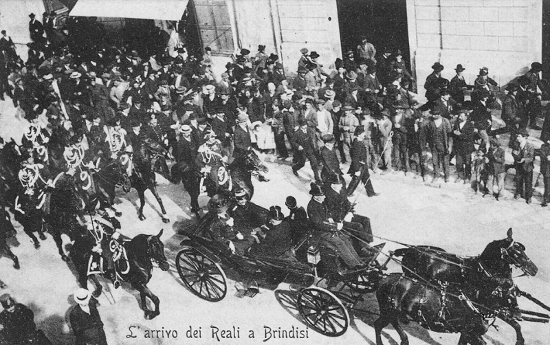 I reali in carrozza a Brindisi il 12 maggio 1909 - coll. G. Membola(C)
