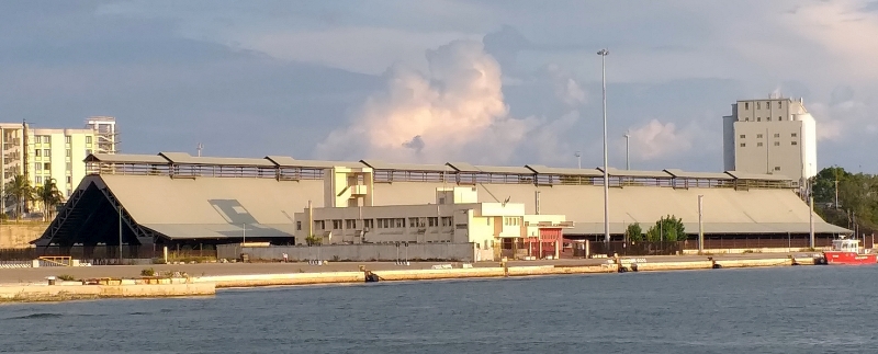 Il capannone visto da nord nel porto interno (2010)