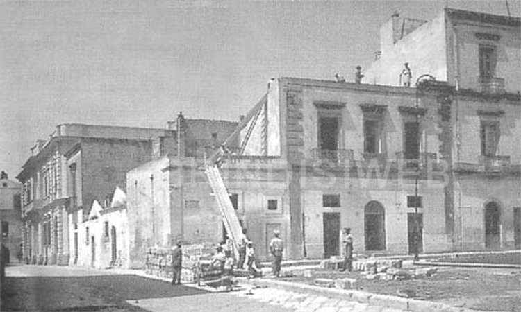 Piazza Santa Teresa angolo via De Leo, dove verrà costruito il Palazzo della Provincia