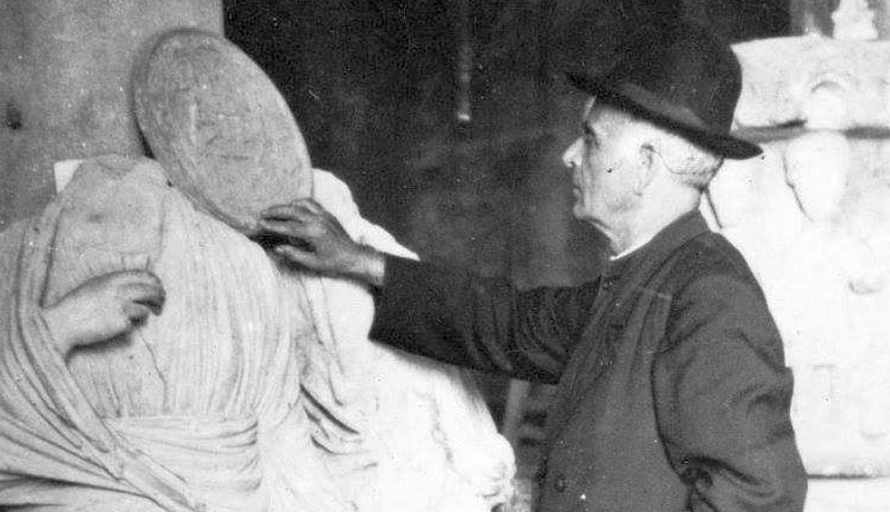 Il canonico don Pasquale Camassa, conosciuto come "Papa Pascalinu"