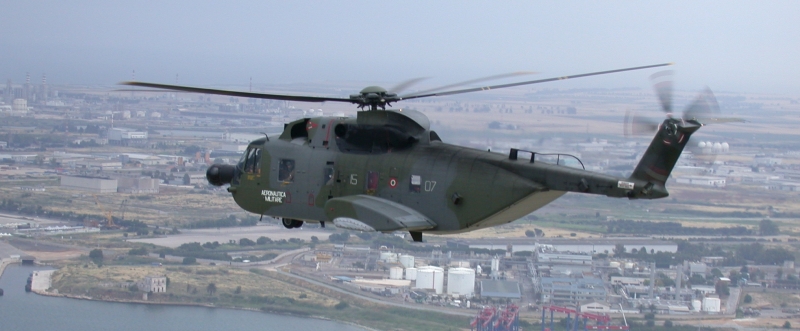 Elicottero del SAR in volo su Brindisi - ph. Mario Gioia(C)