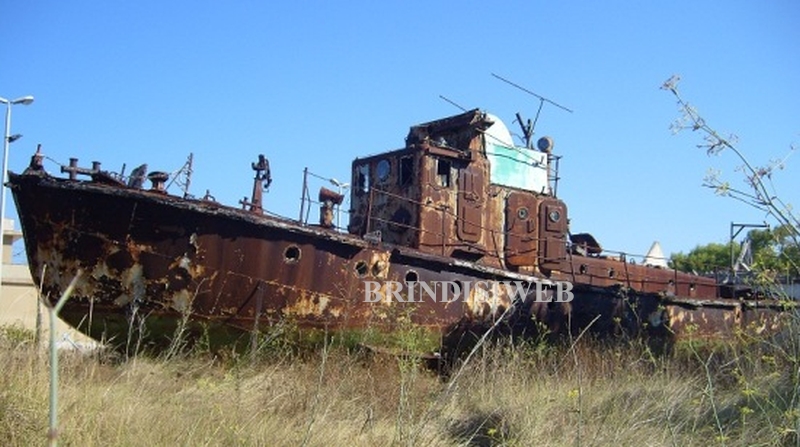 Il relitto della Kater I Rades sull'isola di Sant'Andrea di Brindisi