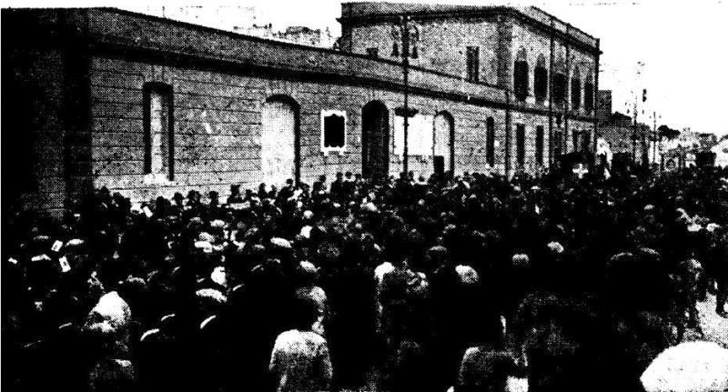 Brindisi 13/4/1935, il corteo sulla banchina della dogana