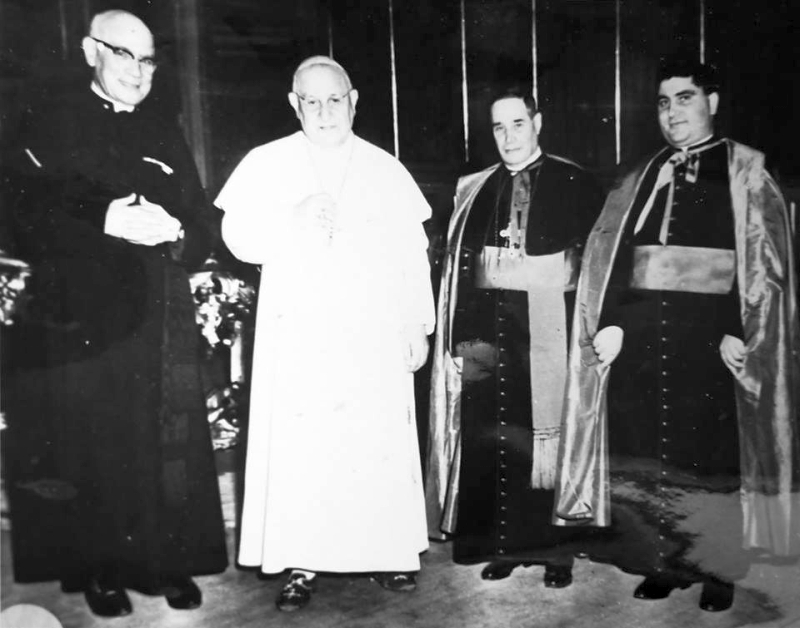 Da sx don Augusto Pizzigallo, Papa Giovanni XXIII e i monsignor Marotta e Franco al Vaticano