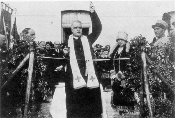 La benedizione del parco il giorno dell'inaugurazione (9/11/1927)