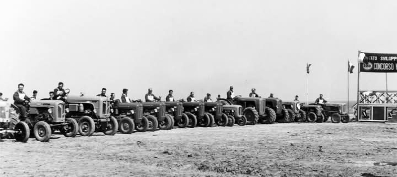 I partecipanti alla gara di motoaratura provinciale del 1963 - ph. archivio famiglia Protopapa(C)