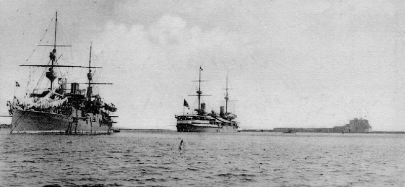 La corazzata Benedetto Brin nel porto medio di Brindisi. Cartolina ed. A. Anelli (coll. privata)