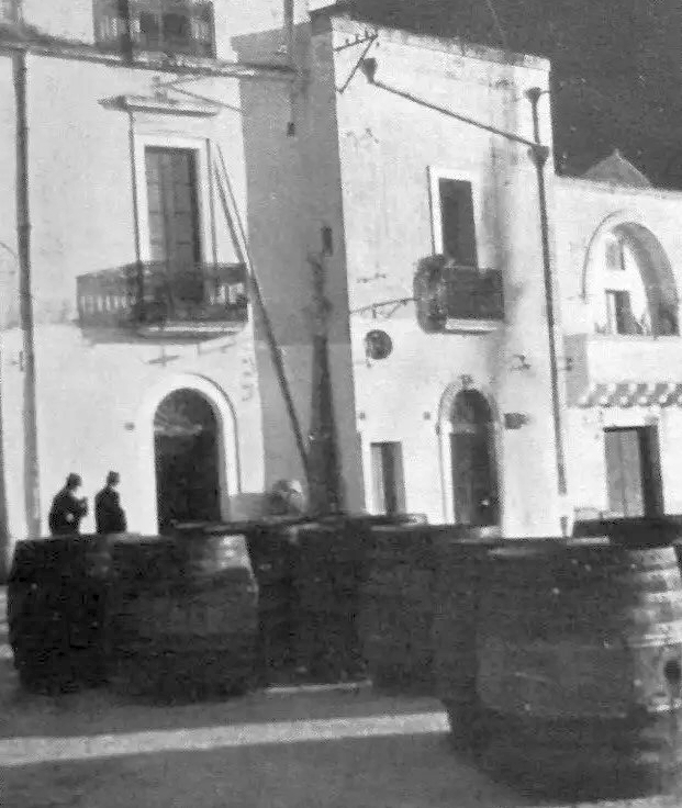 Botti di vino al rione Sciabiche