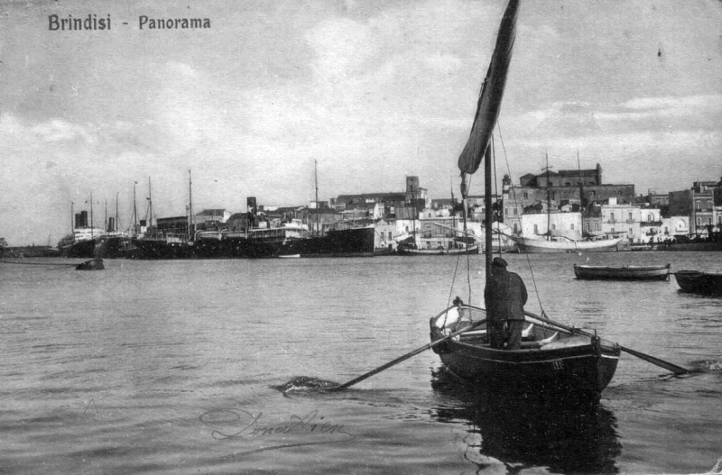 Brindisi. Panorama del porto interno (cartolina d'epoca - coll. Valigia delle Indie)