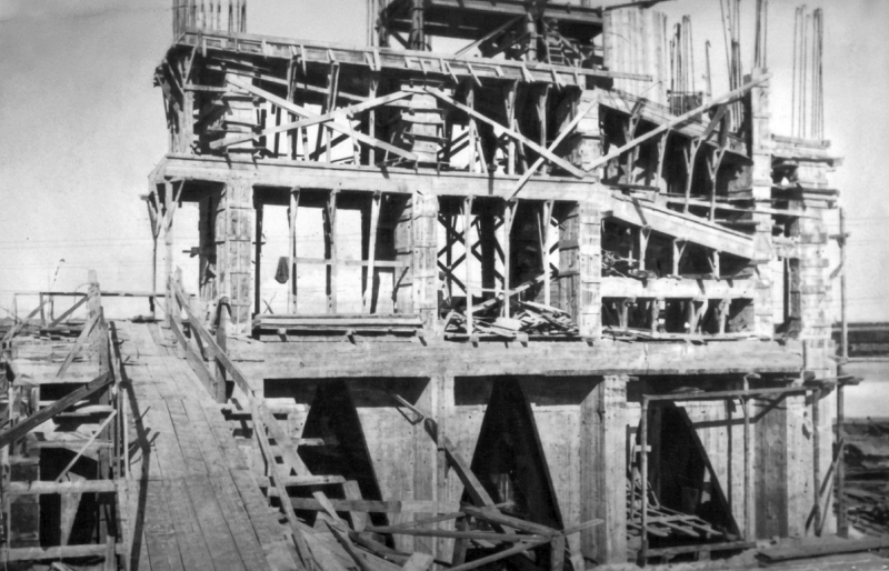 Brindisi. 1933. Cantiere del costruendo Monumento al Marinaio