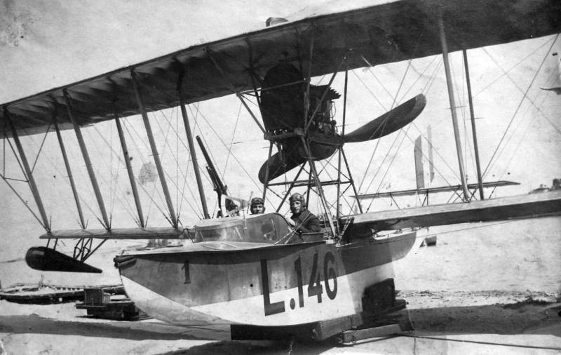 Brindisi. Idrovolante biplano in uso durante la Grande Guerra  (coll. privata)
