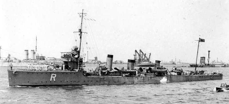 Porto di Brindisi, 1917. Il cacciatorpediniere Katsura della flotta imperiale giapponese