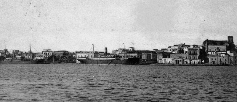 Veduta del porto di Brindisi