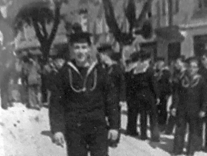 Oscar Pronat a Pola nel 1943 durante il corso alla scuola marinara
