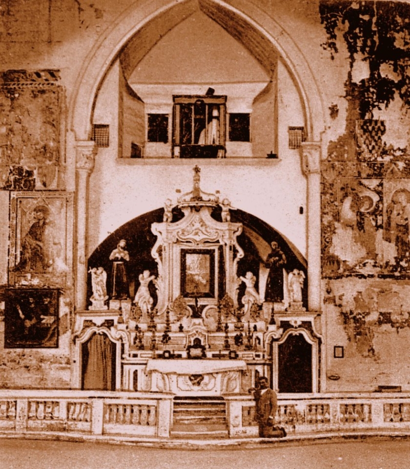 Brindisi. Chiesa di Santa Maria del Casale, interno. Altare con l'icona lignea andata distrutta nel 1919