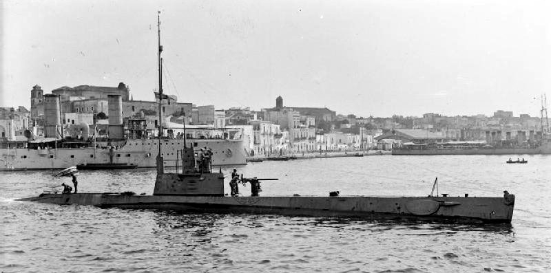 Brindisi. Agosto 1916. Sottomarino SS HMSH4 - H Class (coll. privata)