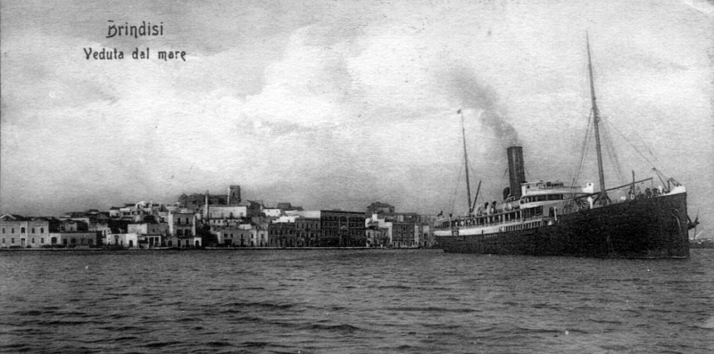 Il porto di Brindisi in una cartolina (ed. A. Anelli - coll. G. Membola)